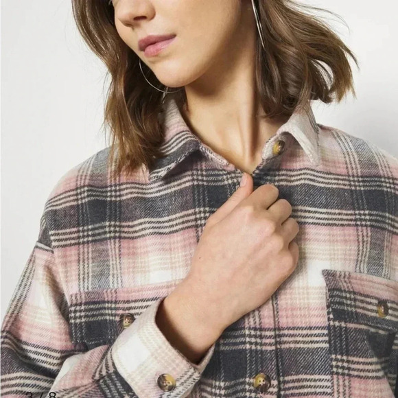 Noisy May
NMFLANNY LONG SHACKET - Button-down blouse. - Picture 2 of 11